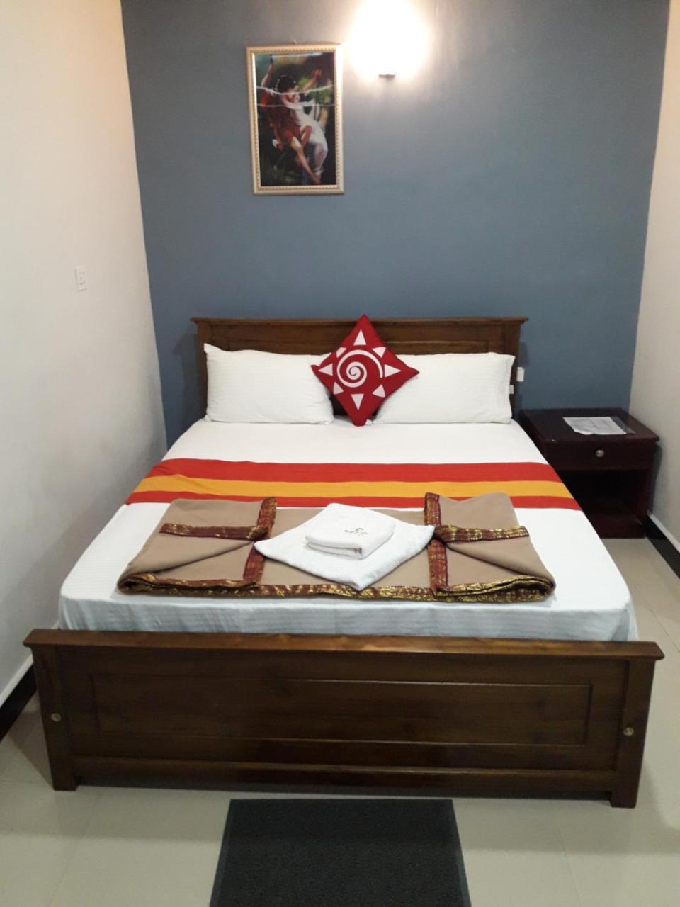 Global City Hotel Maligawatta エクステリア 写真