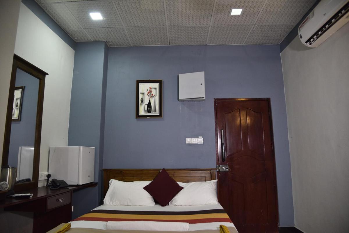 Global City Hotel Maligawatta エクステリア 写真